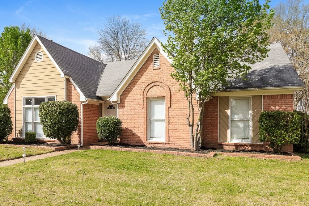 8400 Timber Creek Dr - Photo 2 of 16