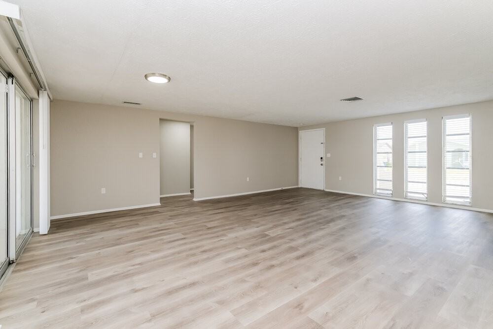 7043 Fireside Dr - Photo 3 of 16