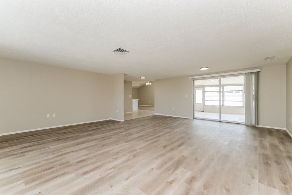 7043 Fireside Dr - Photo 4 of 16