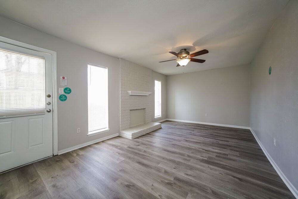 10919 Skybird Dr - Photo 4 of 17