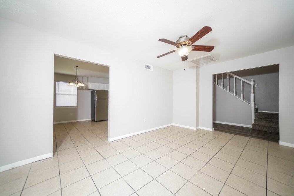 10919 Skybird Dr - Photo 6 of 17