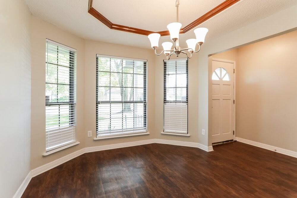 8468 Hamden Rd - Photo 4 of 15