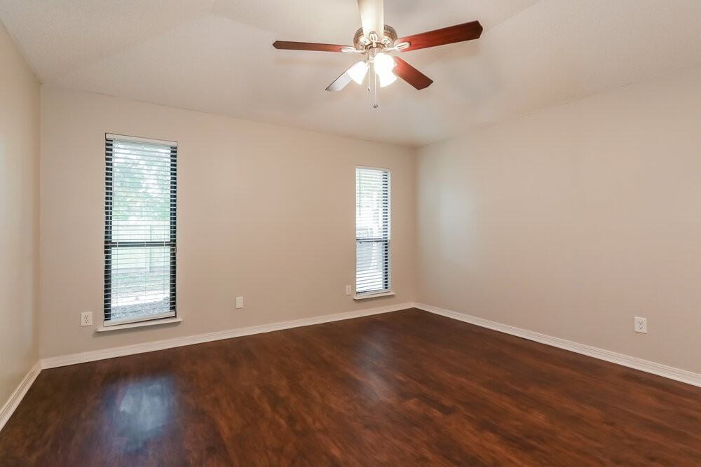8468 Hamden Rd - Photo 7 of 15