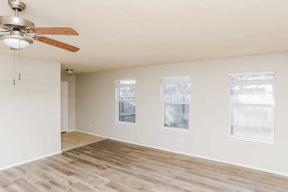 745 Capricorn St - Photo 4 of 16