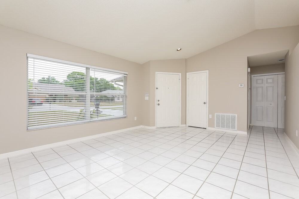 8129 Cloverglen Cir - Photo 3 of 16