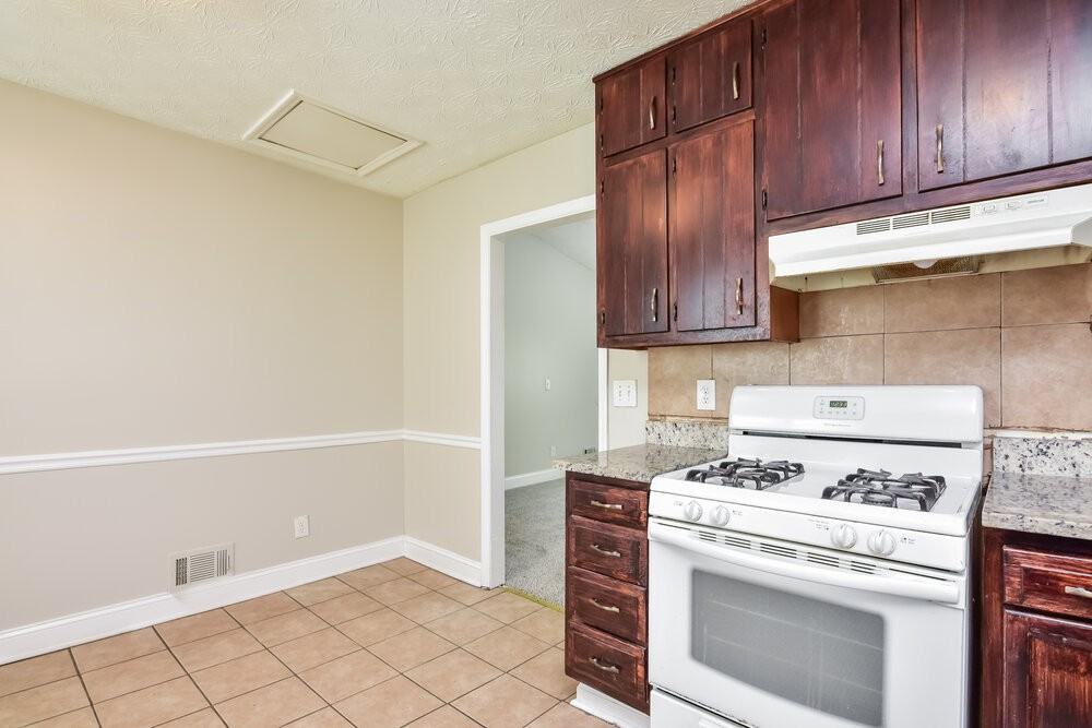 1260 Halter Ln - Photo 7 of 17