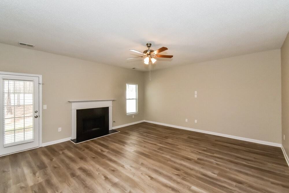 146 Edison Dr - Photo 4 of 17