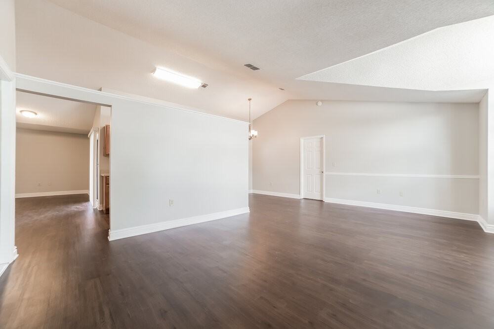 2914 Vienna Ln - Photo 3 of 15