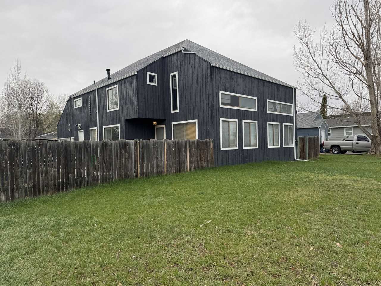 1603 Howard Ave - Photo 2 of 11