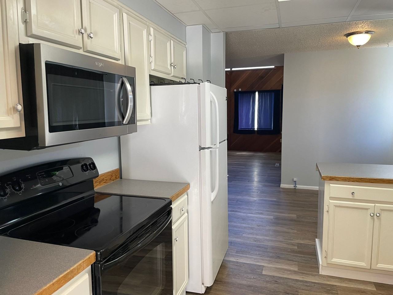 1603 Howard Ave - Photo 3 of 11