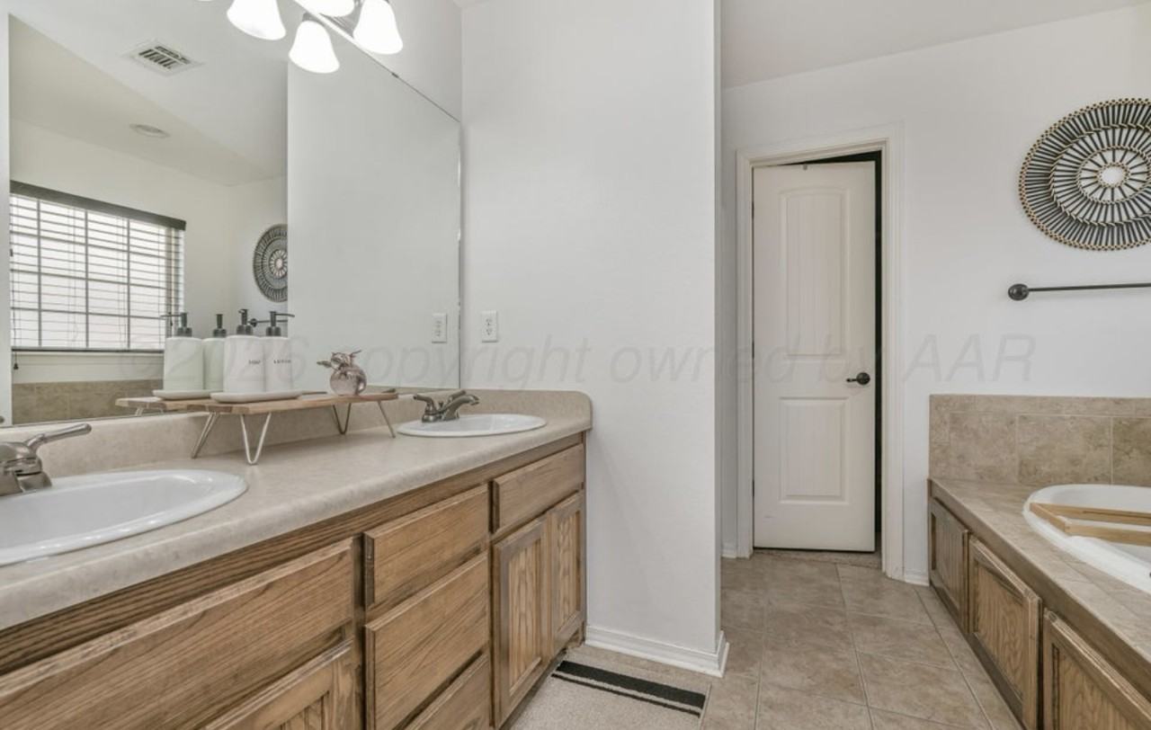 9409 Buccola Avenue - Photo 6 of 12