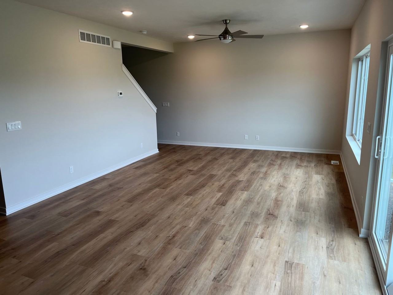 12002 Edgewater Dr - Photo 2 of 37