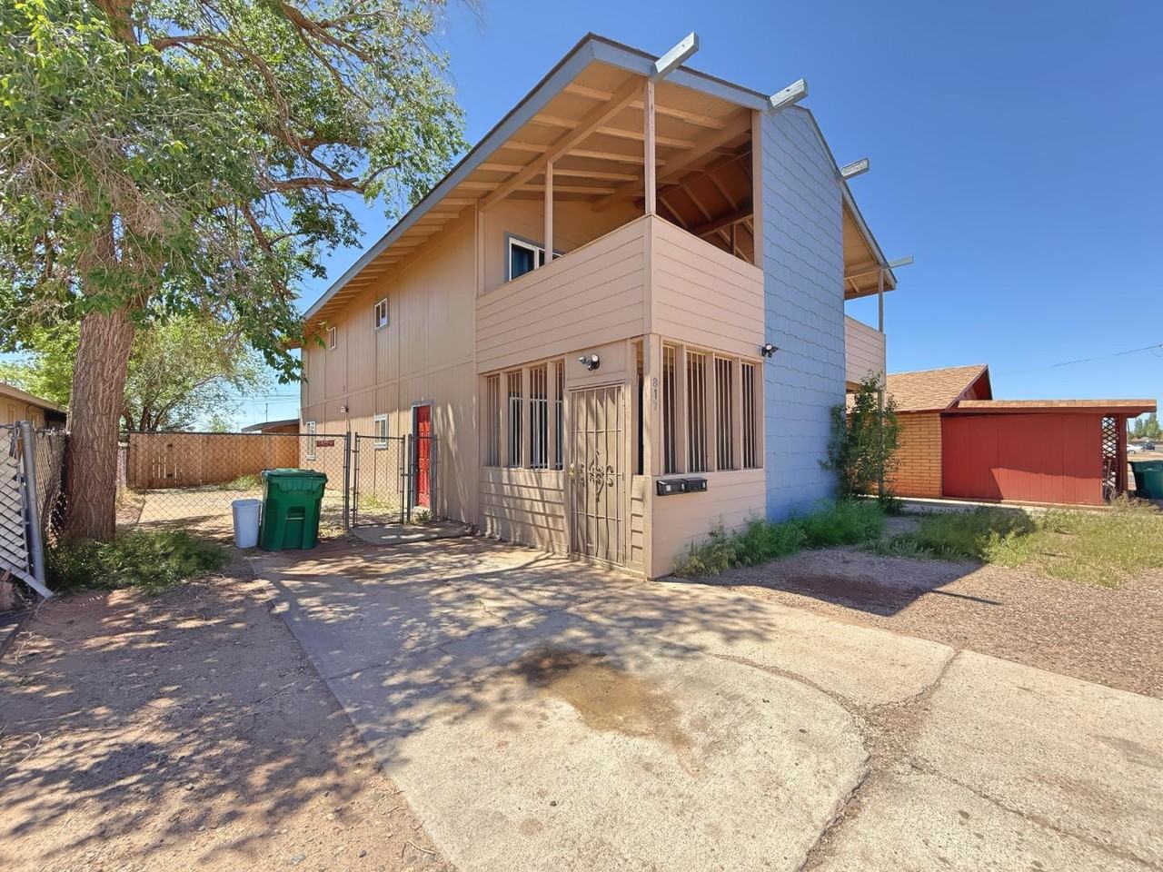 817 Gilmore - Photo 2 of 3