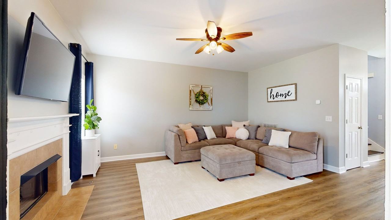 2259 Dewey Dr #1 - Photo 4 of 50
