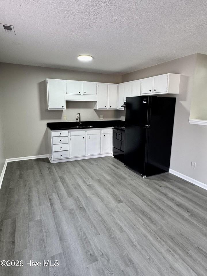 3209 Summer Pl #5 - Photo 2 of 12