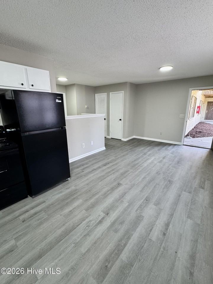 3209 Summer Pl #5 - Photo 4 of 12