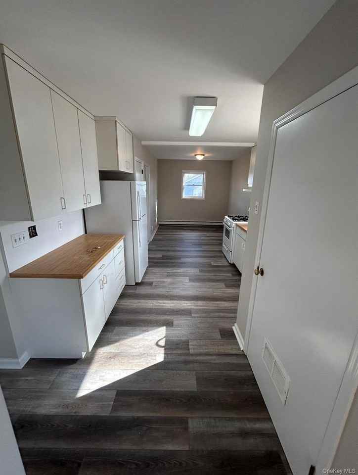 944 Union St #B - Photo 2 of 9