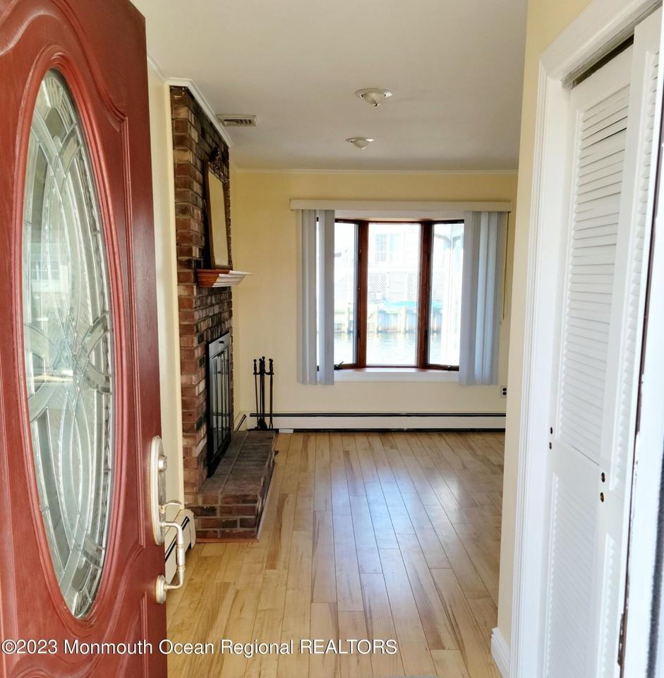 805 Forepeak Dr - Photo 4 of 18