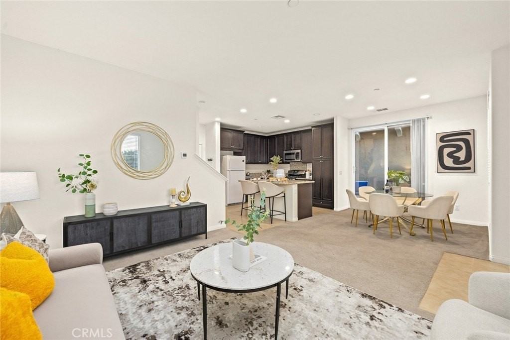 710 Banyan Way - Photo 5 of 25