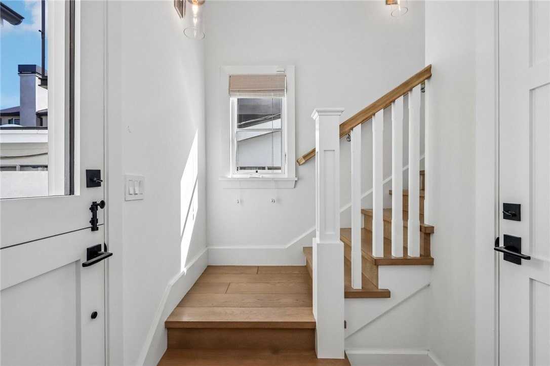 617 Narcissus Ave #5 - Photo 4 of 33
