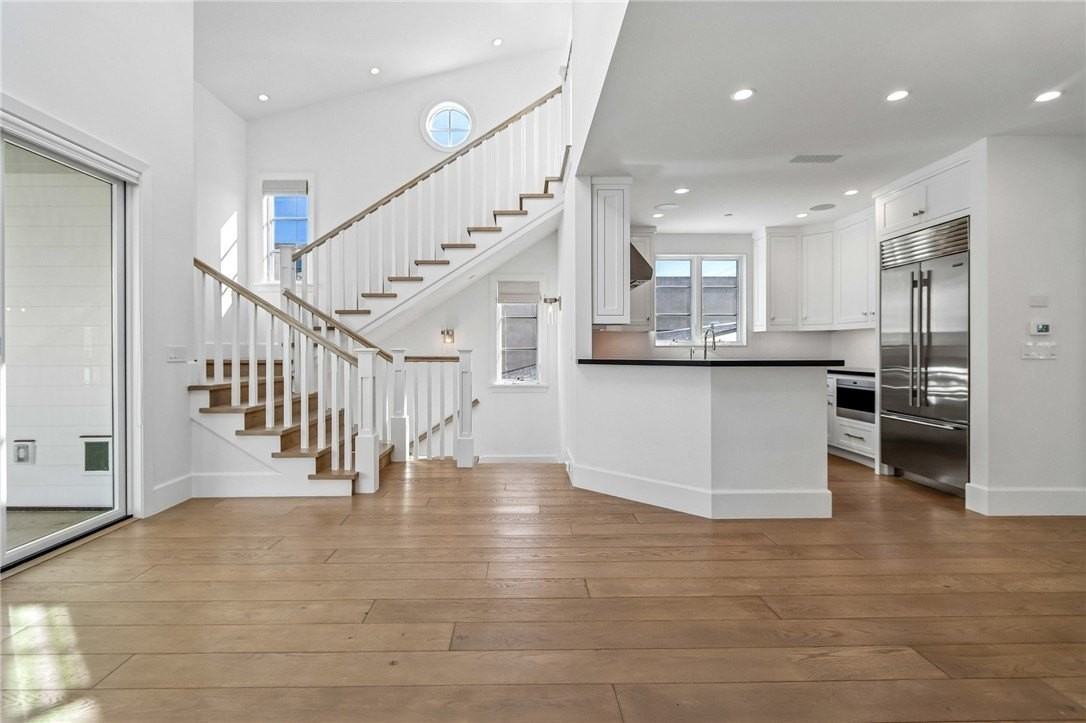 617 Narcissus Ave #5 - Photo 6 of 33