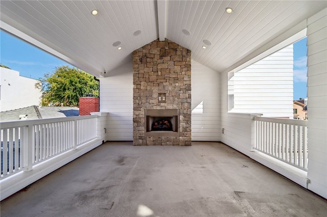 617 Narcissus Ave #5 - Photo 7 of 33