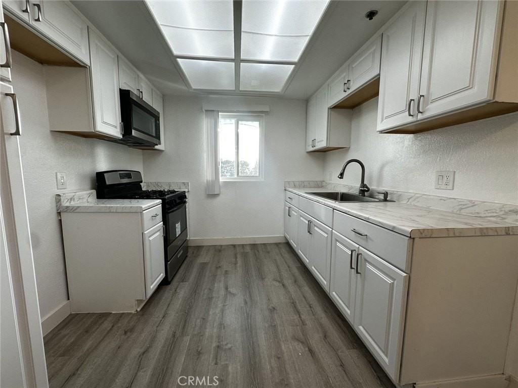 710 W Washington Ave - Photo 3 of 11
