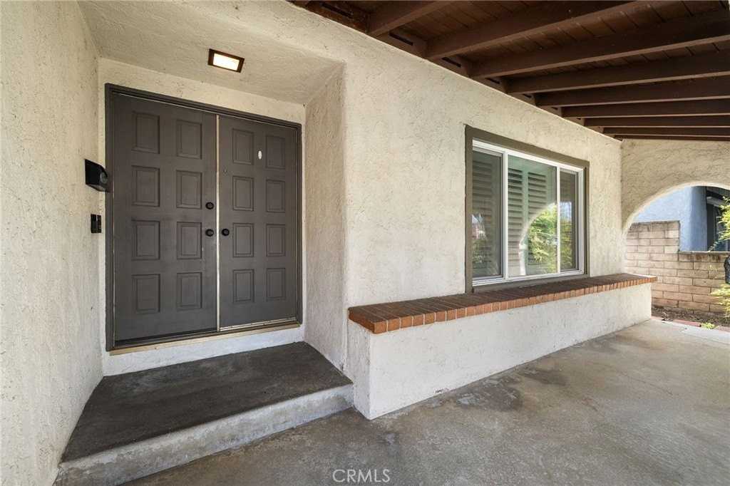 17824 Hoffman Ave - Photo 3 of 16