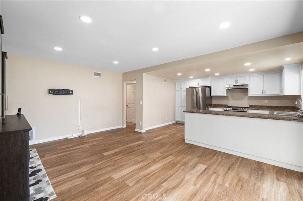 17824 Hoffman Ave - Photo 7 of 16