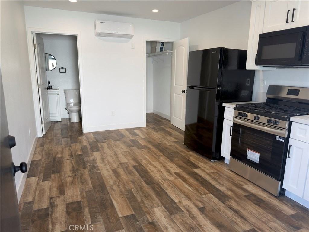 523 1/2 W 78th St - Photo 3 of 10
