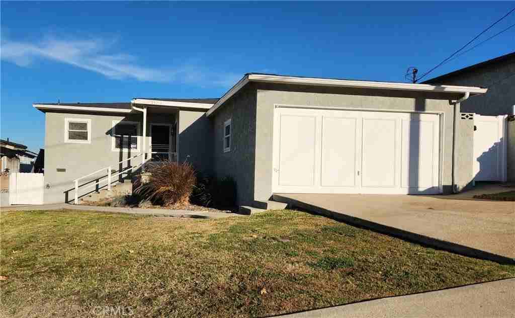 25714 Crest Rd - Photo 2 of 22