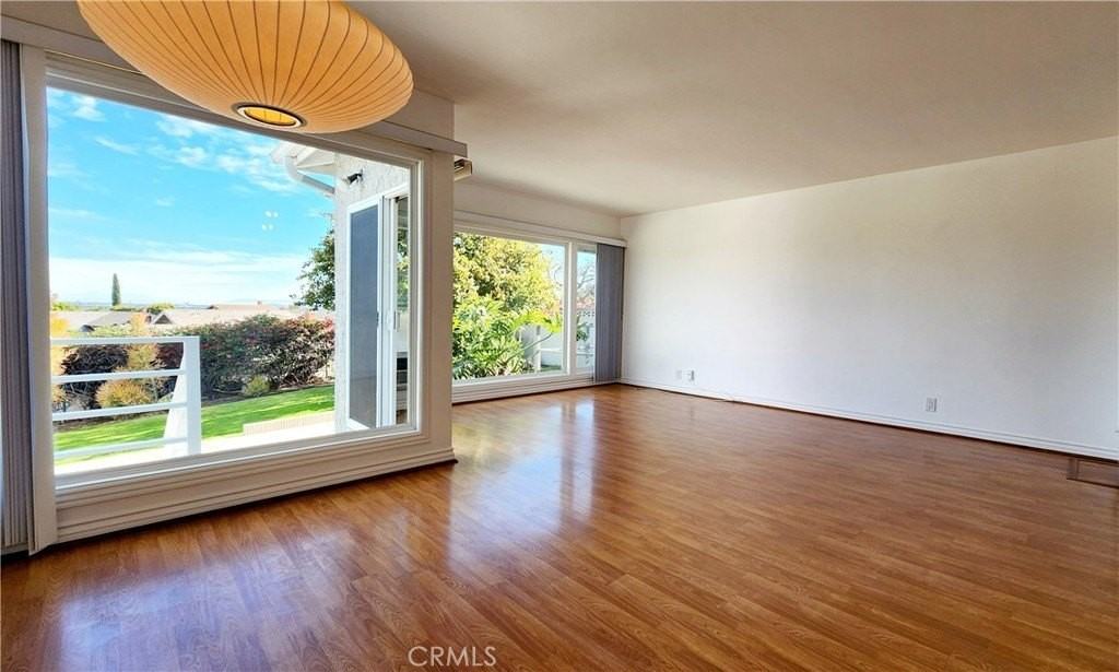 25714 Crest Rd - Photo 3 of 22