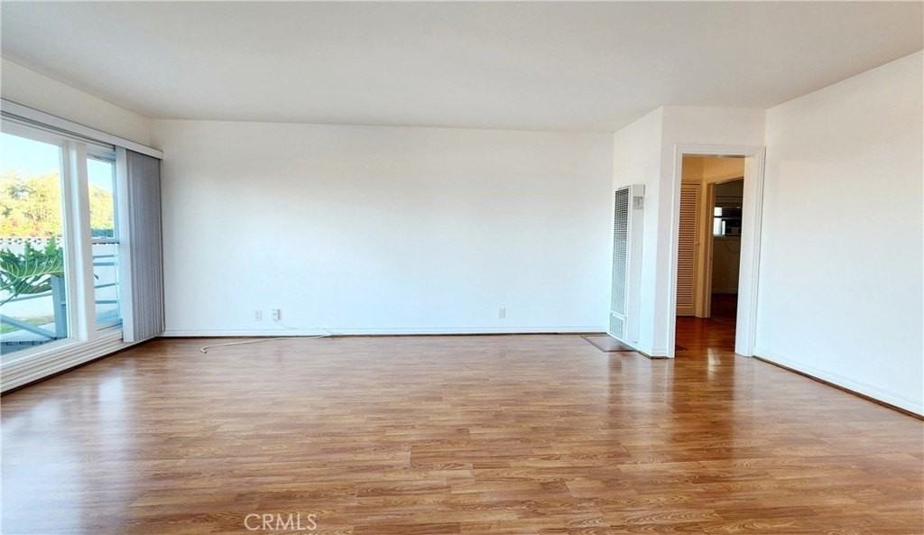 25714 Crest Rd - Photo 4 of 22