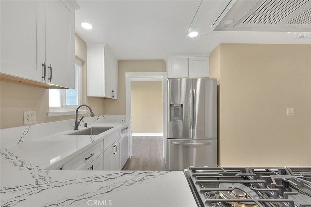 340 W Caroline Ct - Photo 5 of 16