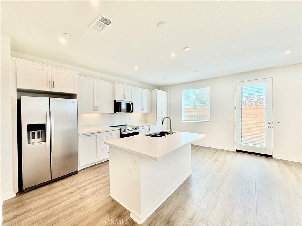 16053 Montenegro Ln - Photo 4 of 18