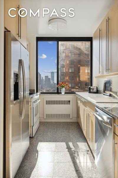 2 Columbus Ave #14C - Photo 3 of 10