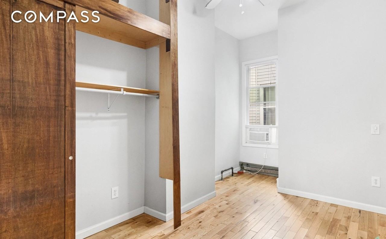 2218 41st St #2R - Photo 6 of 8