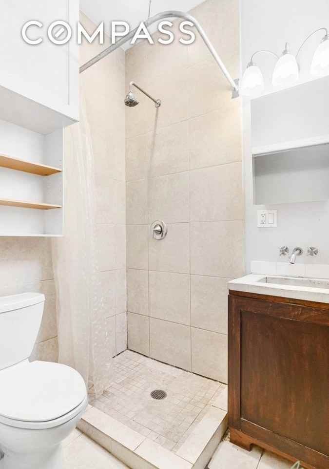 2218 41st St #2R - Photo 7 of 8