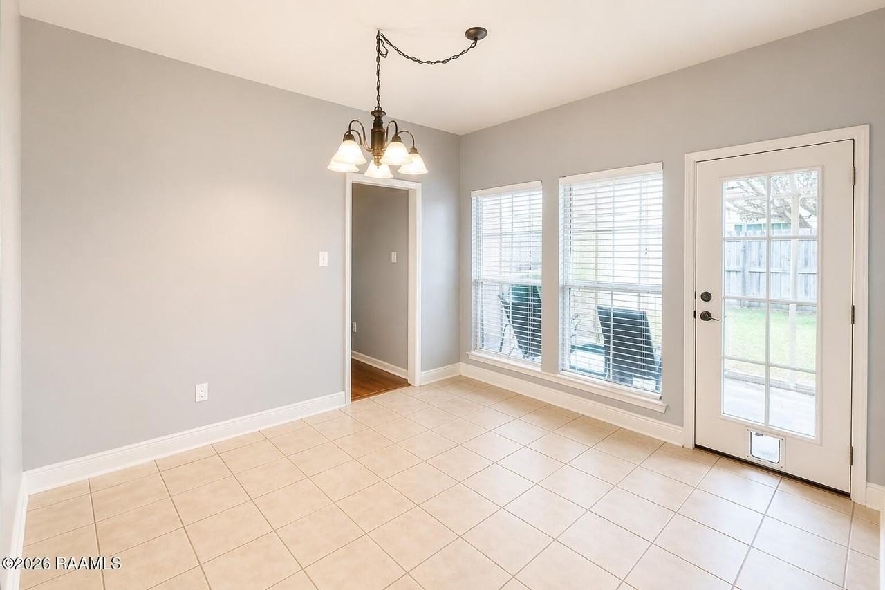 9455 Pecan Tree Dr - Photo 4 of 11