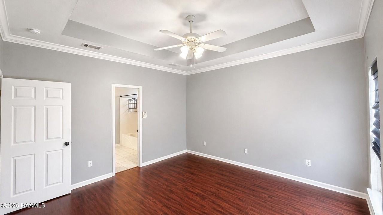 9455 Pecan Tree Dr - Photo 5 of 11
