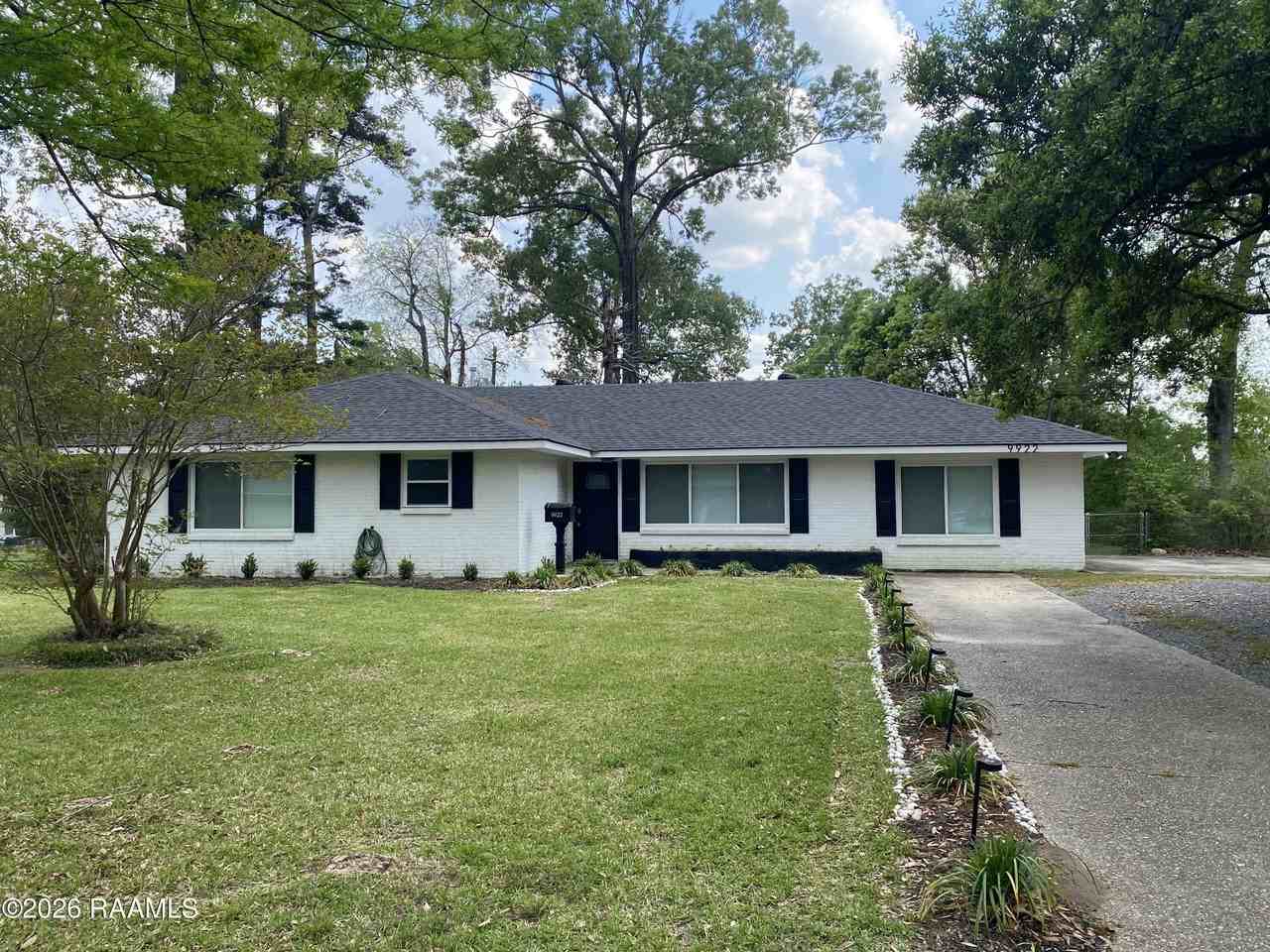 9922 N Parkview Dr