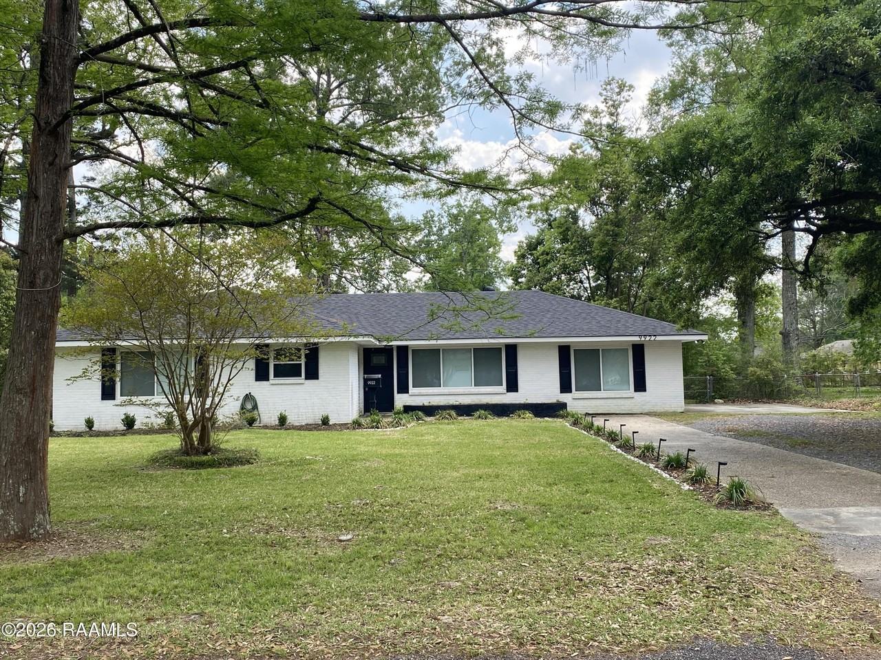 9922 N Parkview Dr - Photo 2 of 26