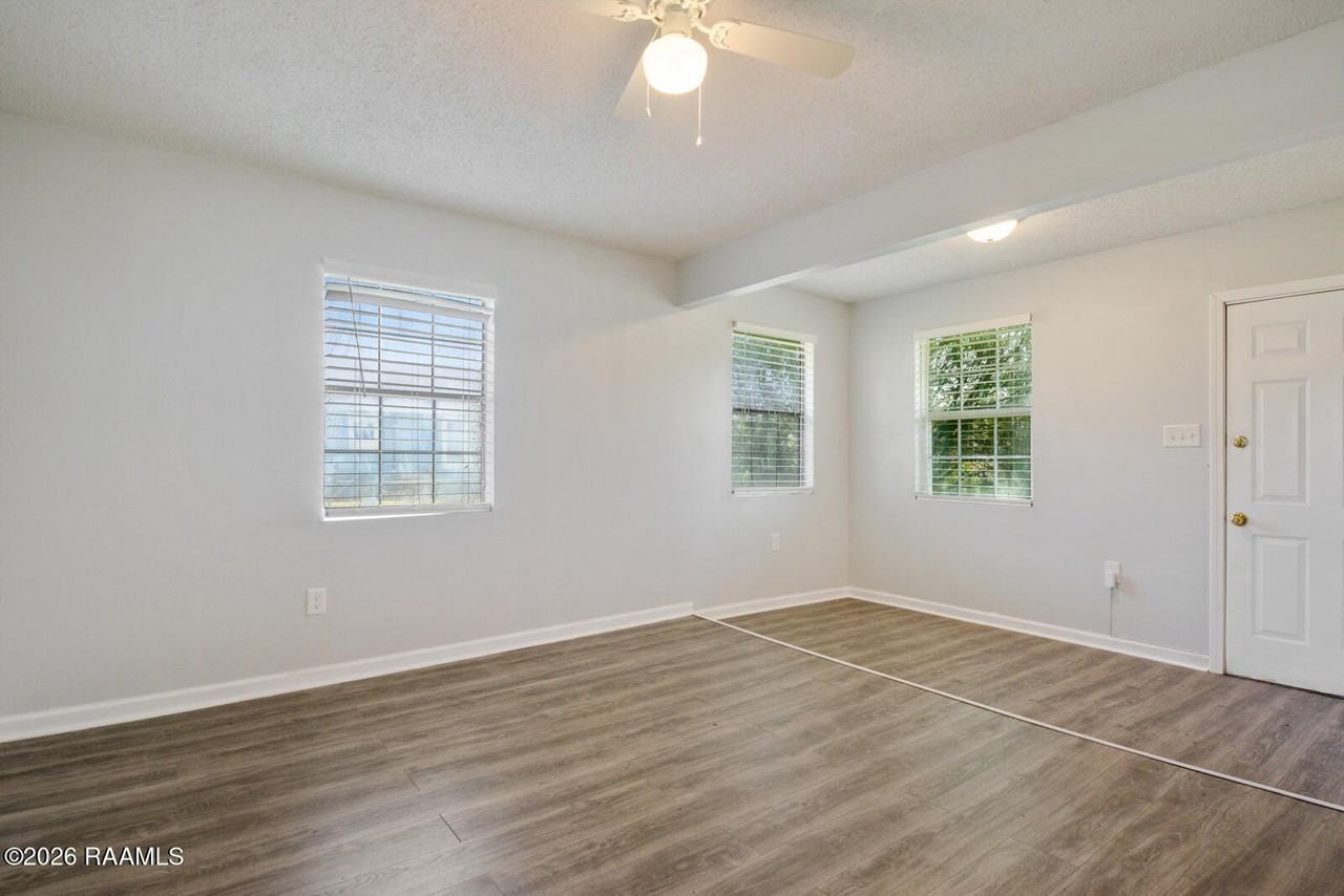 715 Central Rd - Photo 2 of 8