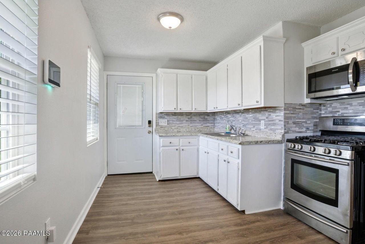715 Central Rd - Photo 4 of 8