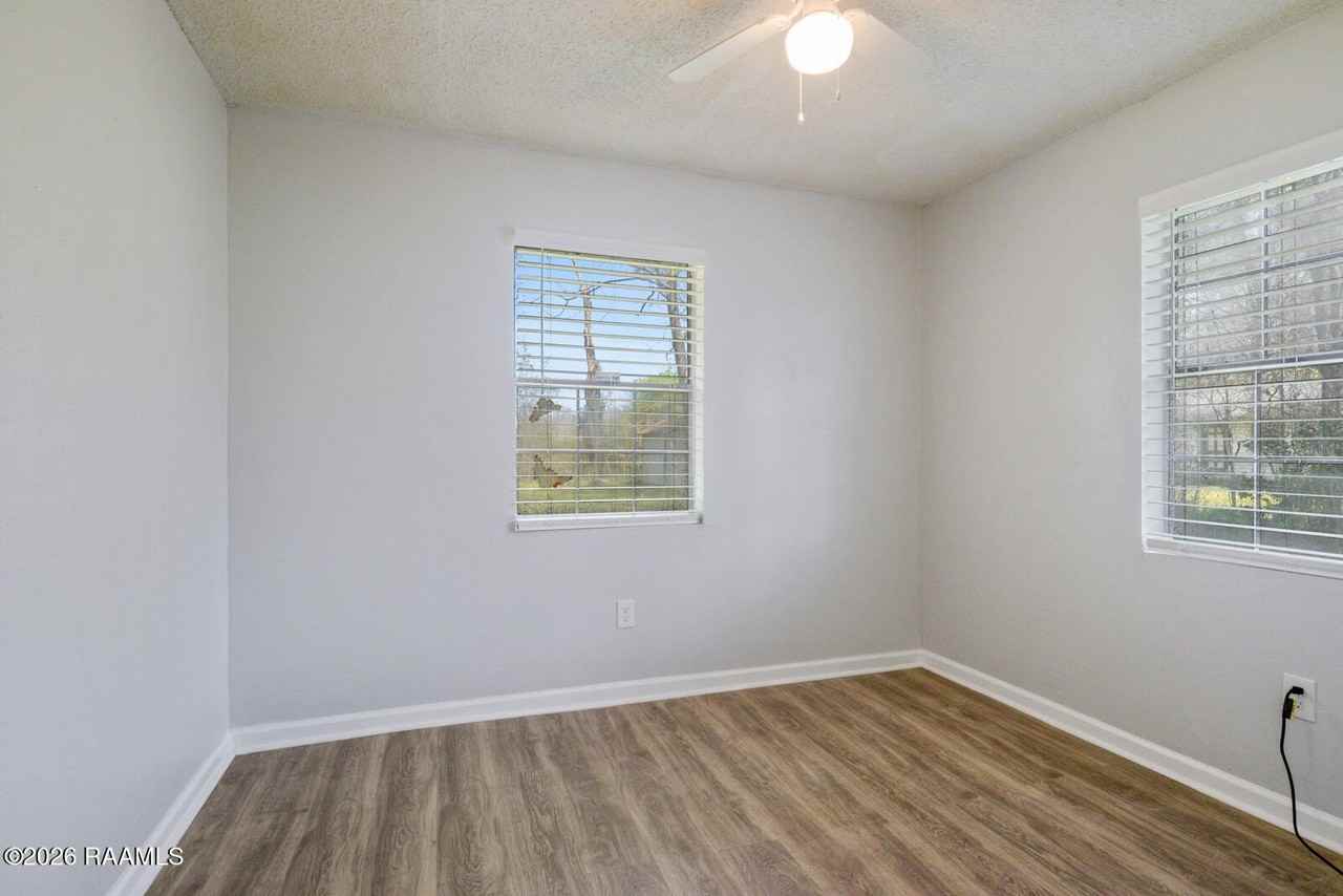 715 Central Rd - Photo 5 of 8
