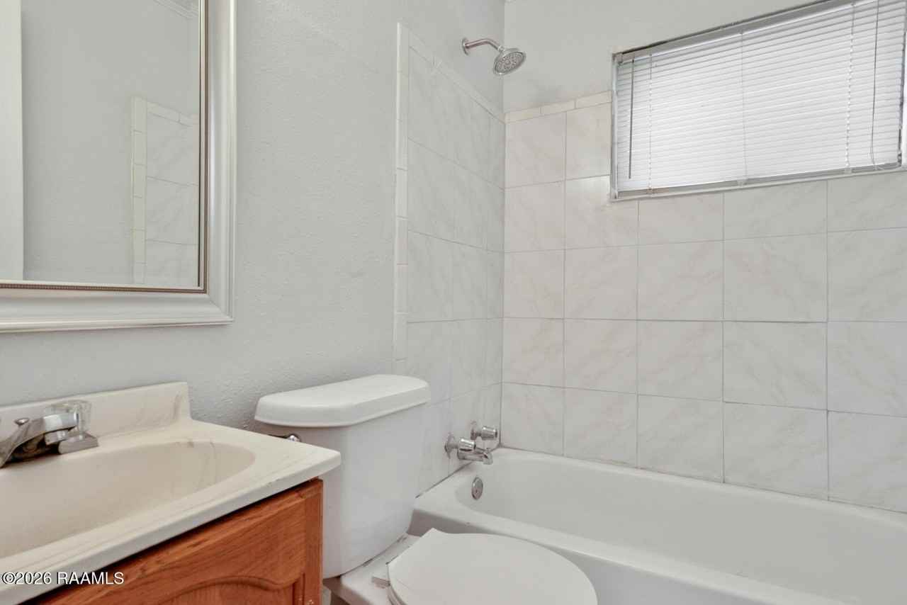 715 Central Rd - Photo 7 of 8