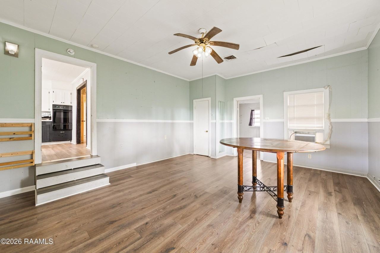416 W Saint Paul St - Photo 5 of 26