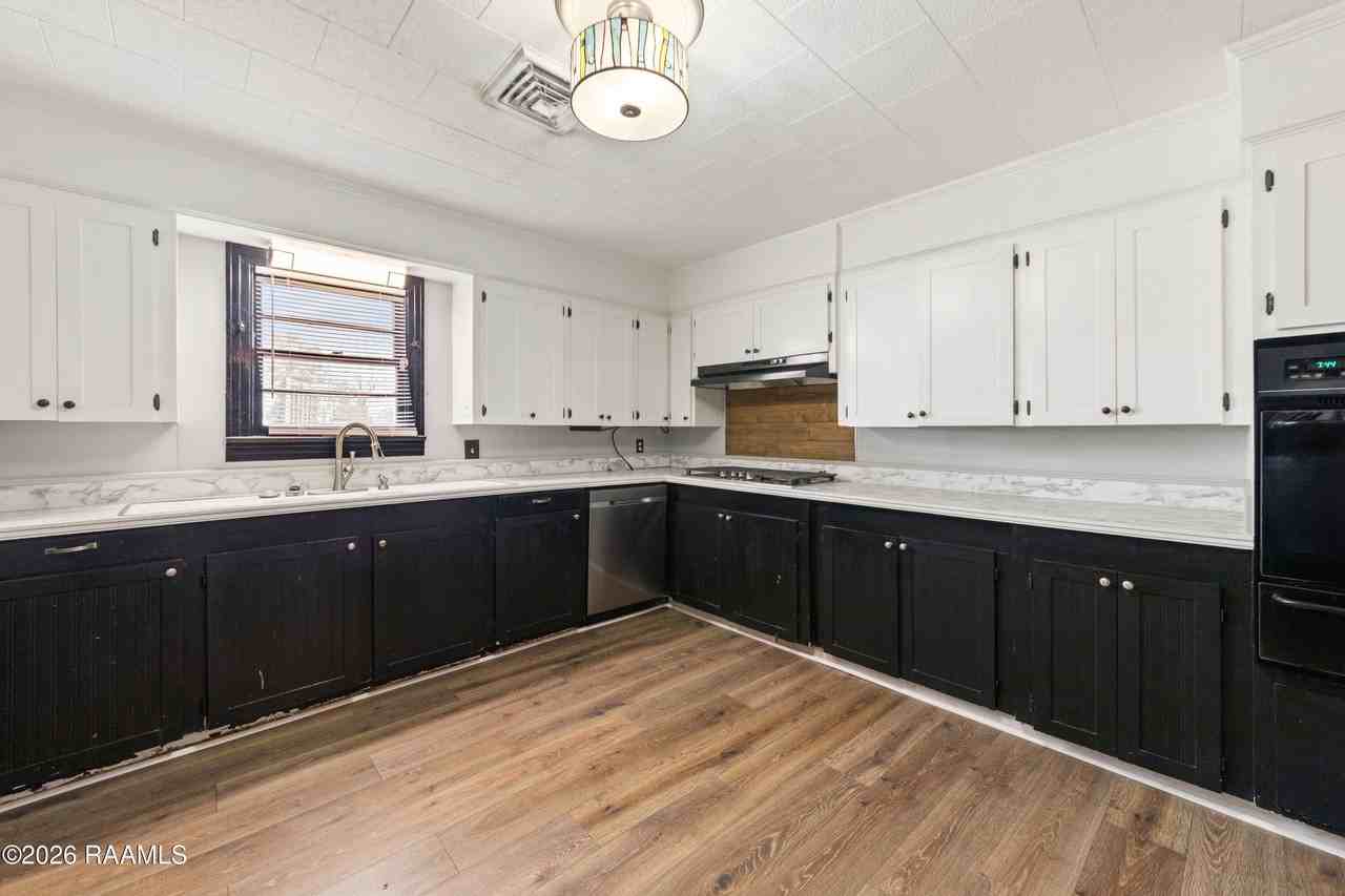 416 W Saint Paul St - Photo 6 of 26