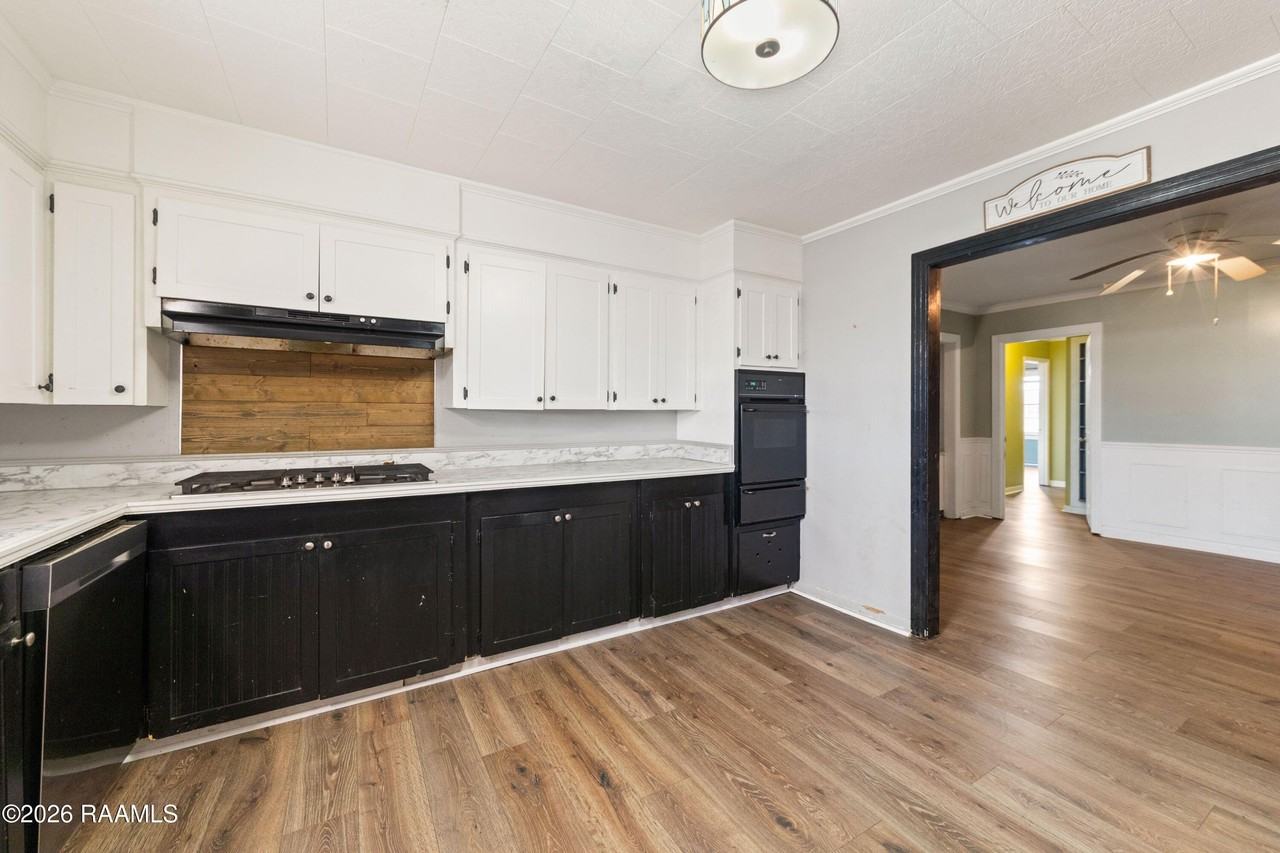 416 W Saint Paul St - Photo 7 of 26