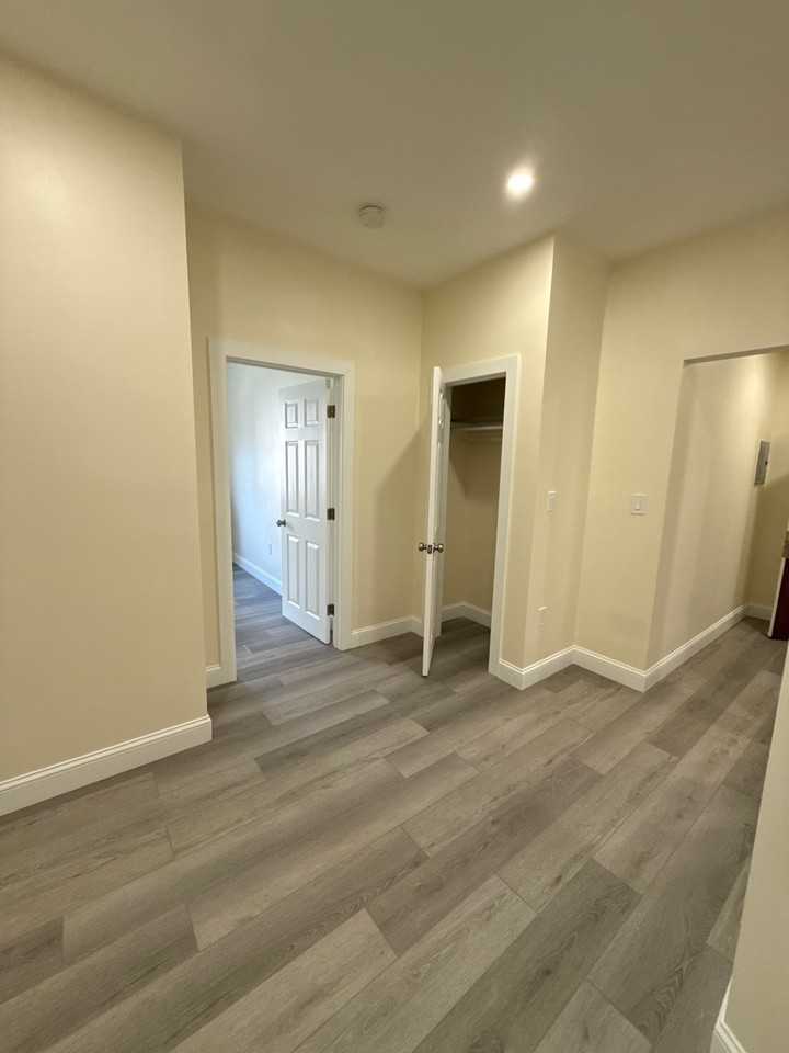 Burbank St #9 - Photo 3 of 7